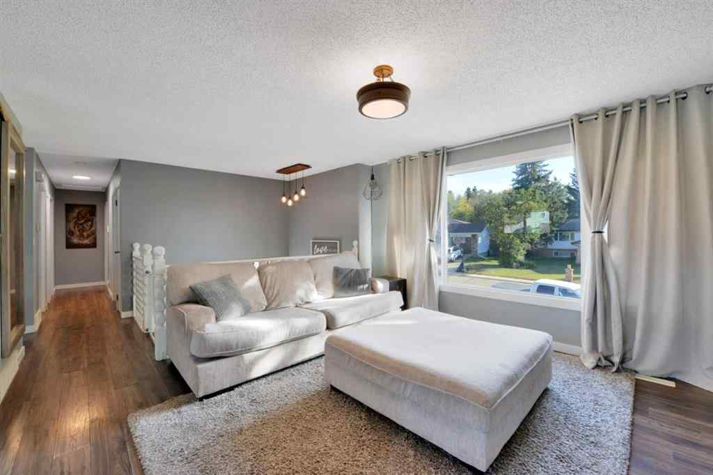 MLS® A2258985 - 5240 40 Street  in Southwest Innisfail Innisfail, Residential