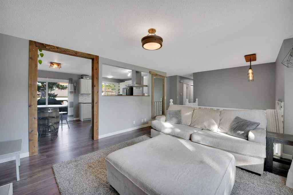 MLS® A2258985 - 5240 40 Street  in Southwest Innisfail Innisfail, Residential