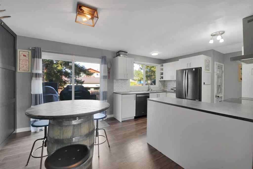 MLS® A2258985 - 5240 40 Street  in Southwest Innisfail Innisfail, Residential