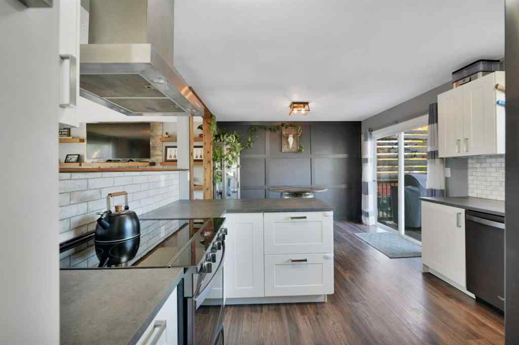 MLS® A2258985 - 5240 40 Street  in Southwest Innisfail Innisfail, Residential