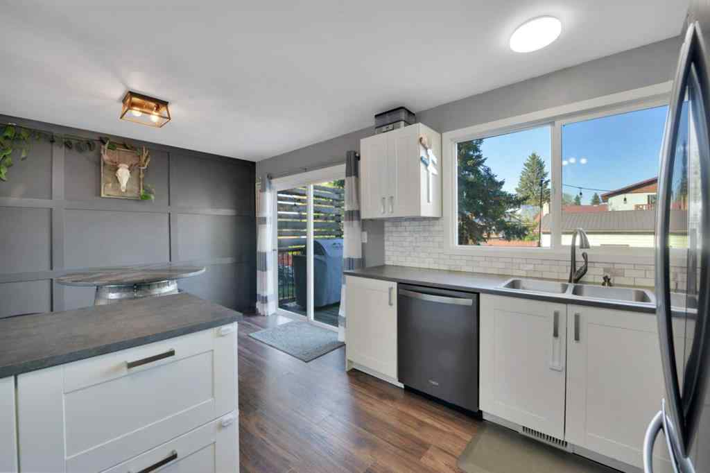 MLS® A2258985 - 5240 40 Street  in Southwest Innisfail Innisfail, Residential