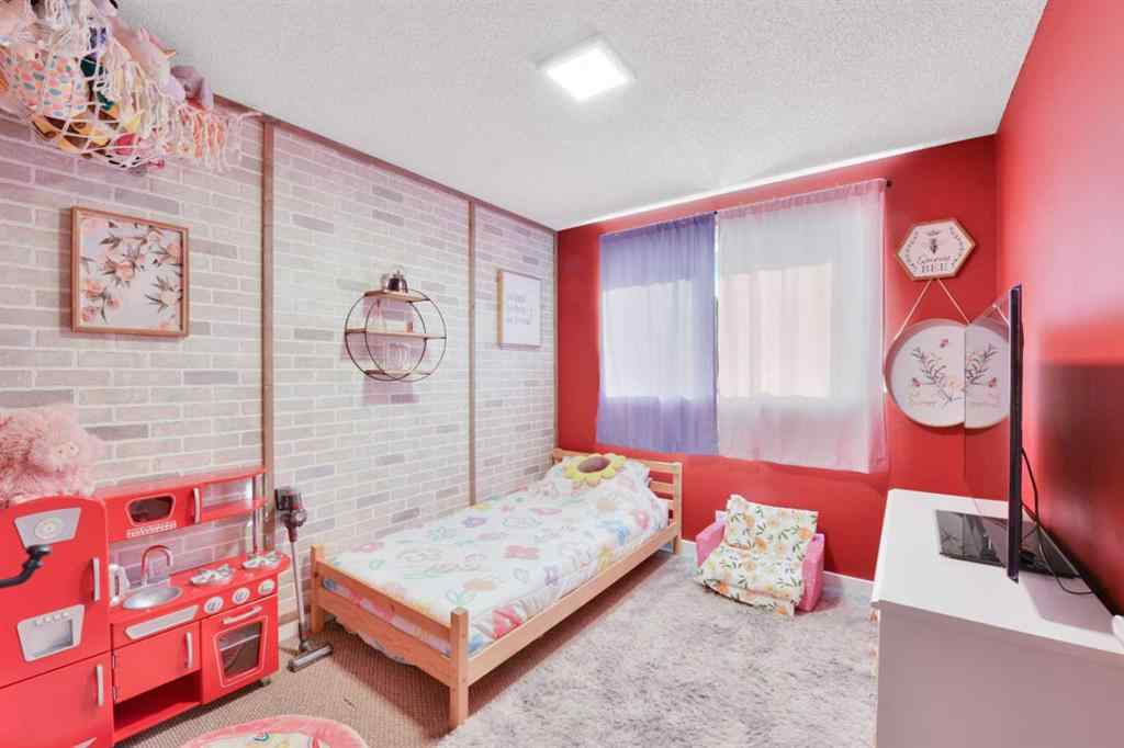 MLS® A2258985 - 5240 40 Street  in Southwest Innisfail Innisfail, Residential