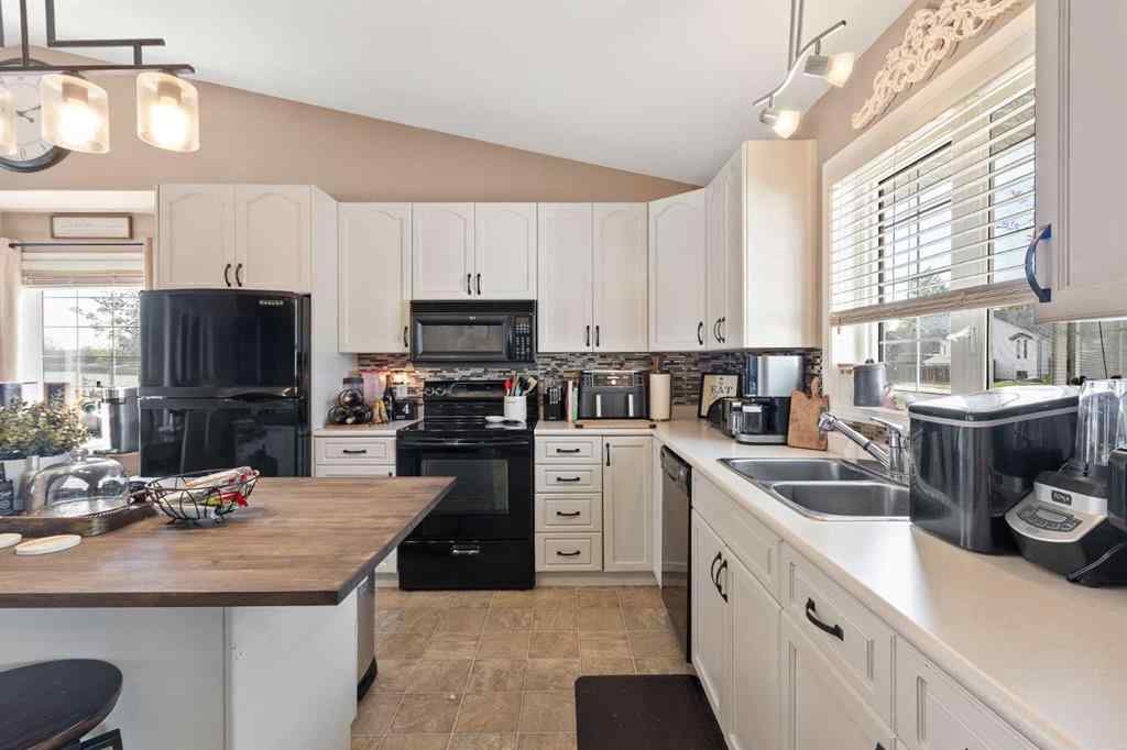 MLS® A2259014 - 2301 52 Avenue  in College Park Lloydminster, Residential