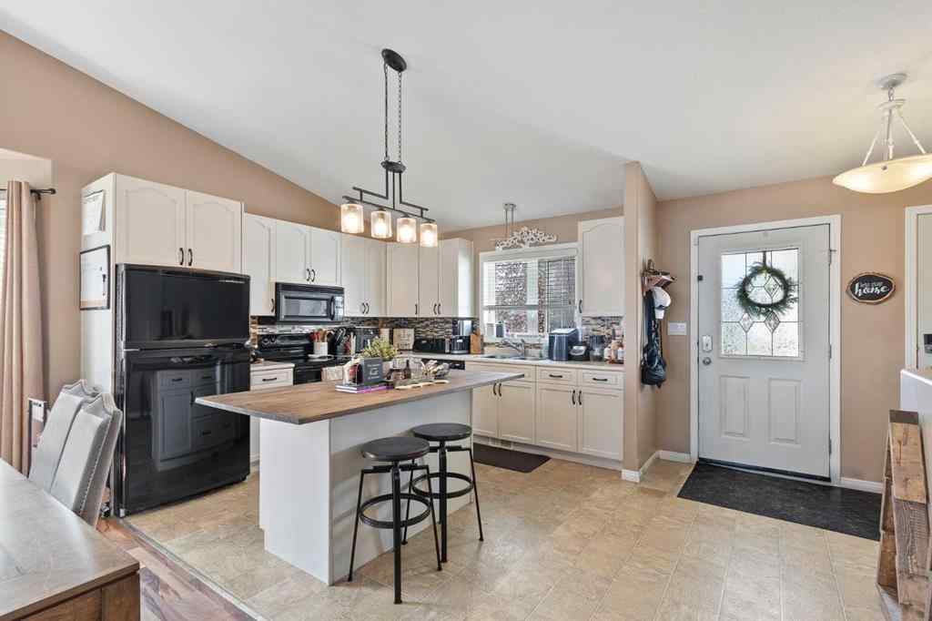 MLS® A2259014 - 2301 52 Avenue  in College Park Lloydminster, Residential