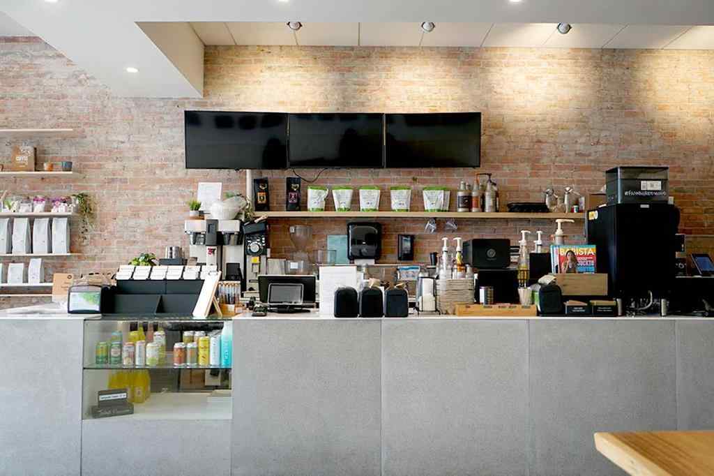 MLS® A2259025 - 418 13 Street N in Senator Buchanan Lethbridge, Commercial