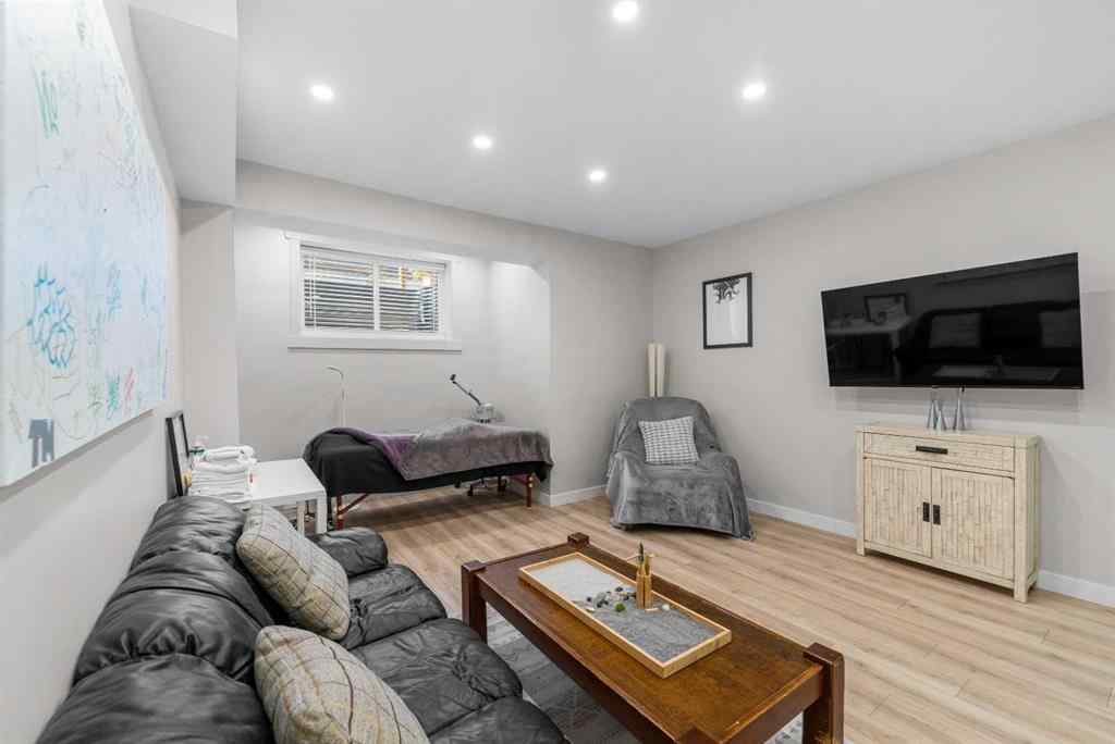 MLS® A2259032 - 231 Evansglen Circle NW in Evanston Calgary, Residential