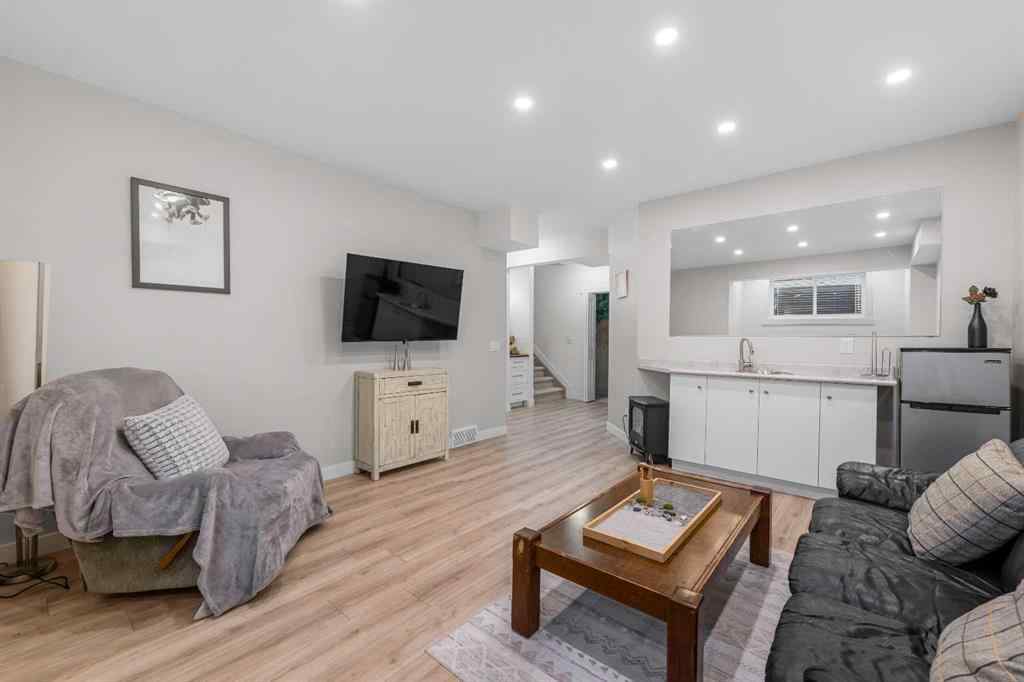 MLS® A2259032 - 231 Evansglen Circle NW in Evanston Calgary, Residential