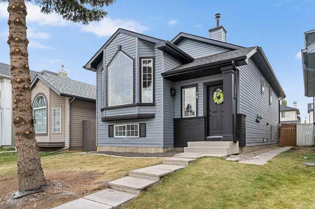 MLS® A2259038 - 74 Anaheim Circle NE in Monterey Park Calgary, Residential