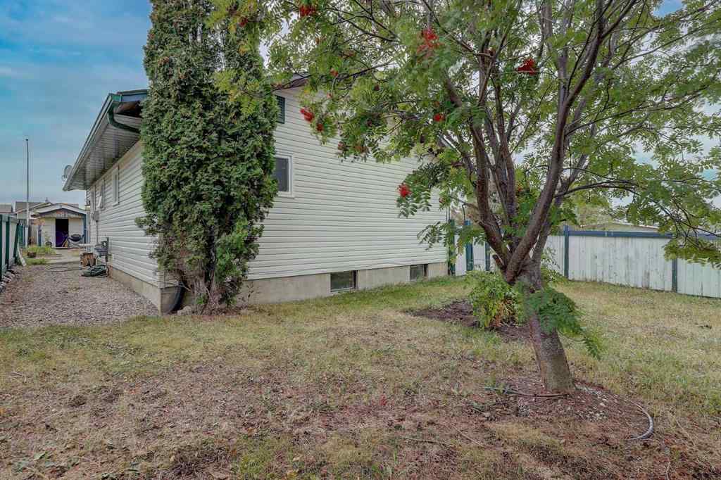 MLS® A2259043 - 11304 108 Avenue  in NONE Fairview, Residential