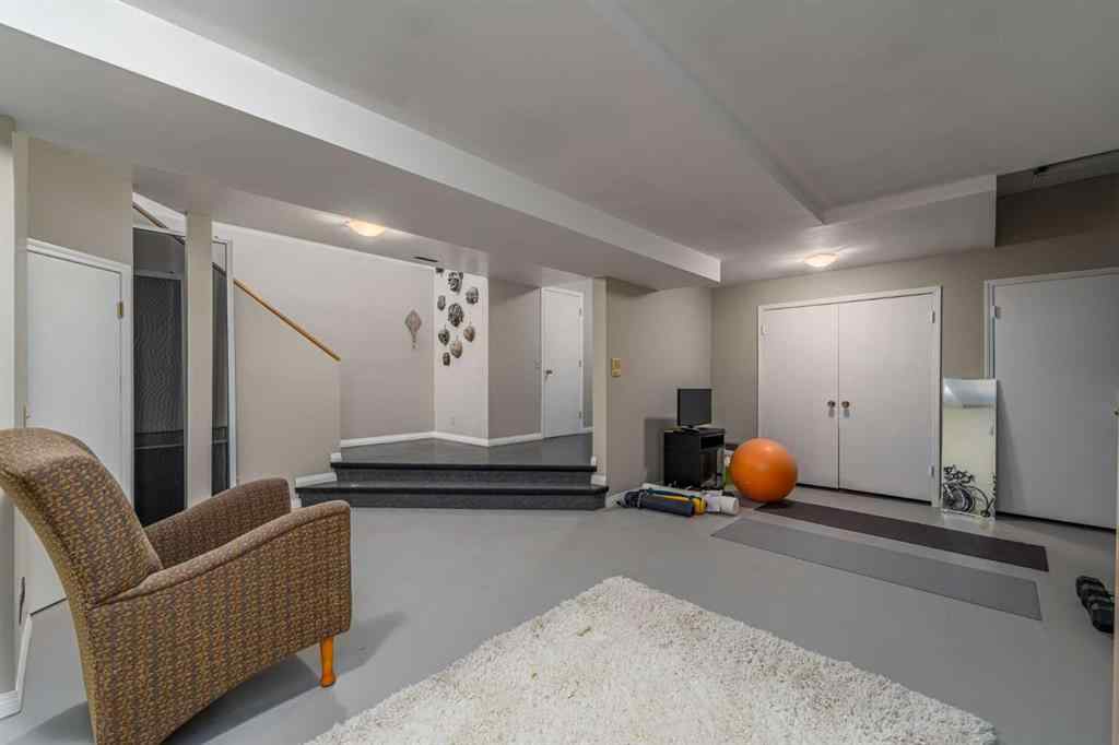 MLS® A2259053 - 2604 11 Avenue NW in St Andrews Heights Calgary, Residential