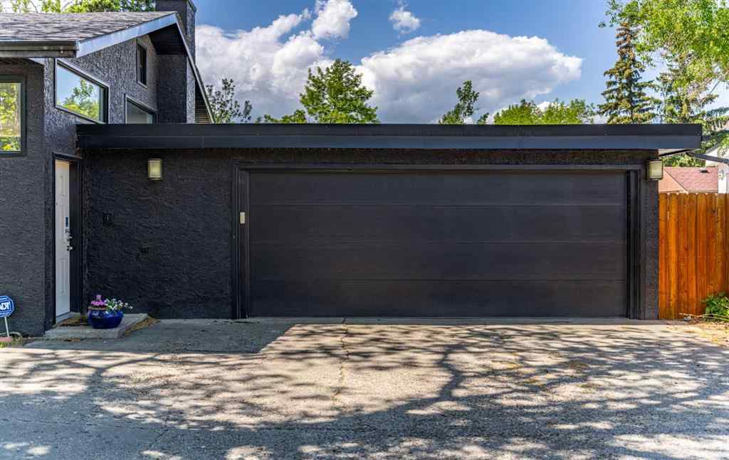 MLS® A2259053 - 2604 11 Avenue NW in St Andrews Heights Calgary, Residential