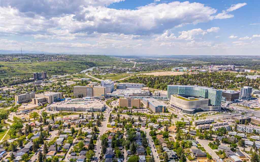 MLS® A2259053 - 2604 11 Avenue NW in St Andrews Heights Calgary, Residential