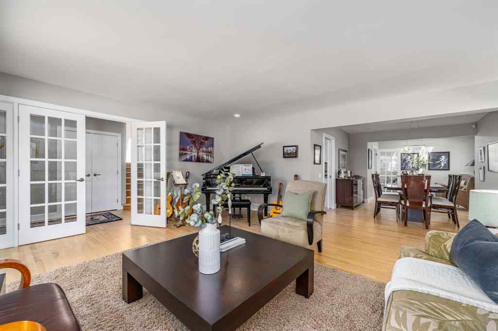 MLS® A2259053 - 2604 11 Avenue NW in St Andrews Heights Calgary, Residential