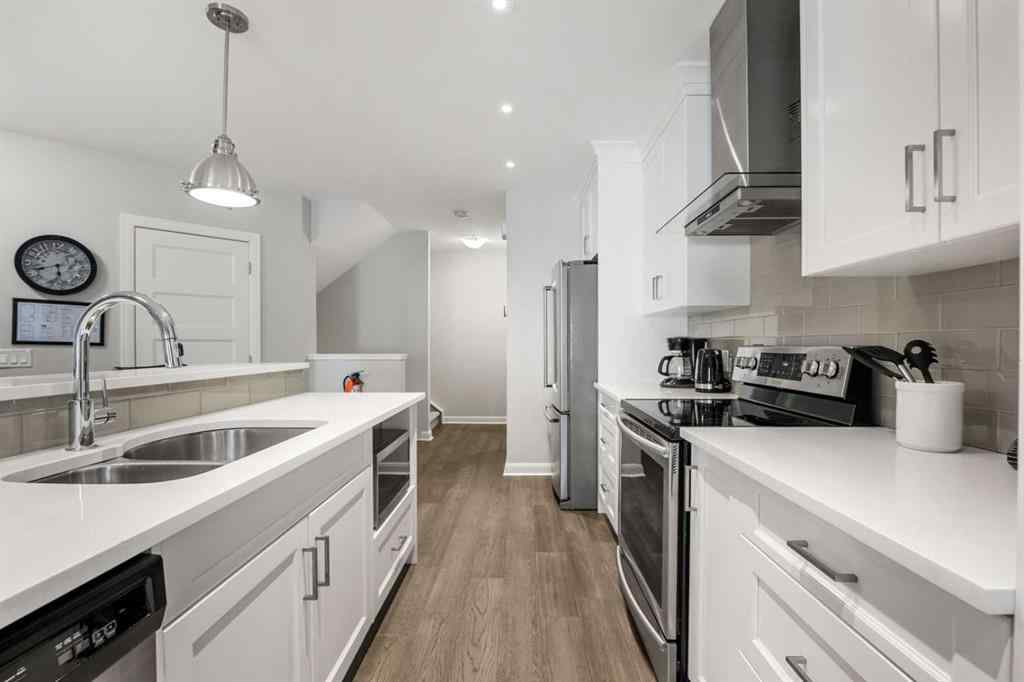 MLS® A2259054 - Unit #2 530 56 Avenue SW in Windsor Park Calgary, Residential