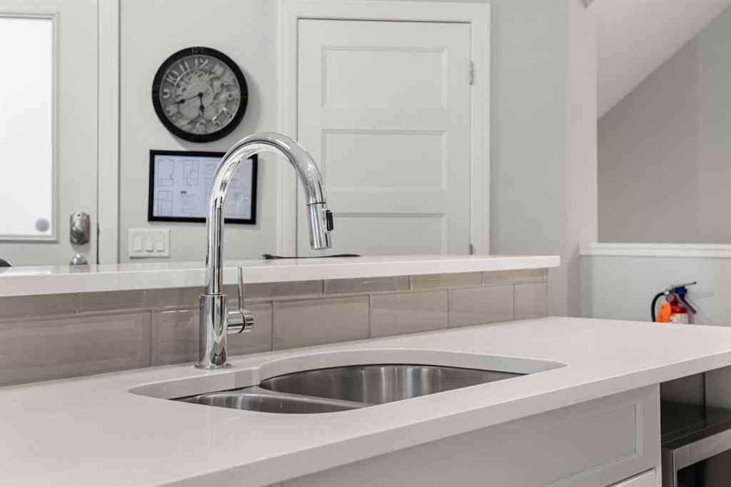 MLS® A2259054 - Unit #2 530 56 Avenue SW in Windsor Park Calgary, Residential