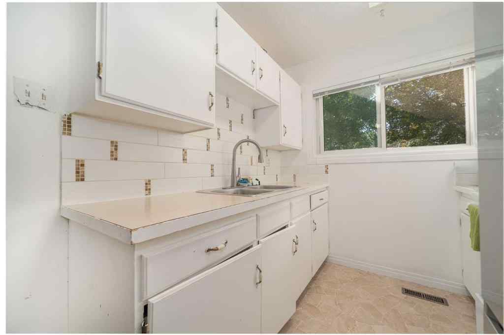 MLS® A2259068 - Unit #3 2302 23 Street N in Winston Churchill Lethbridge, Residential