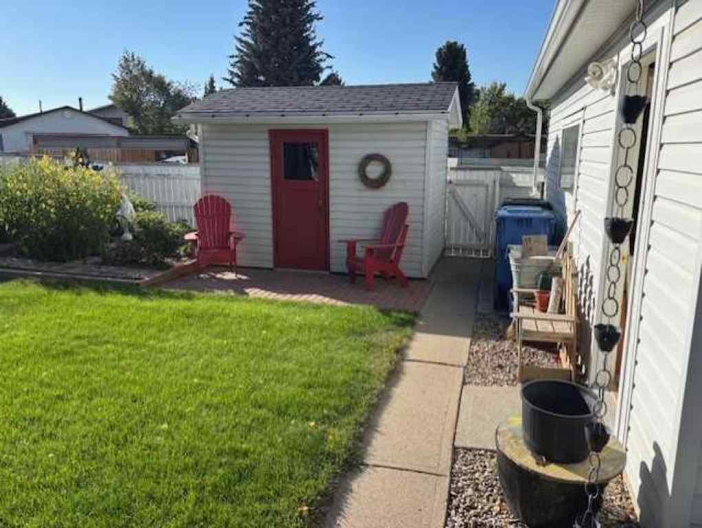 MLS® A2259074 - 1406 Lakemount Boulevard S in Lakeview Lethbridge, Residential