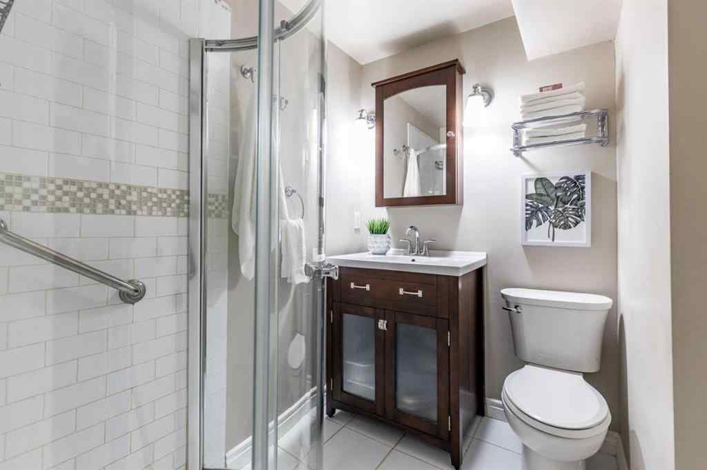 MLS® A2259084 - 1499 10 Avenue NE in Northeast Crescent Heights Medicine Hat, Residential