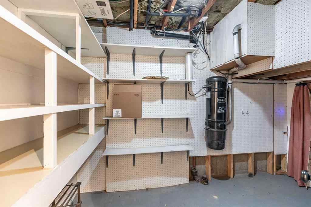 MLS® A2259084 - 1499 10 Avenue NE in Northeast Crescent Heights Medicine Hat, Residential