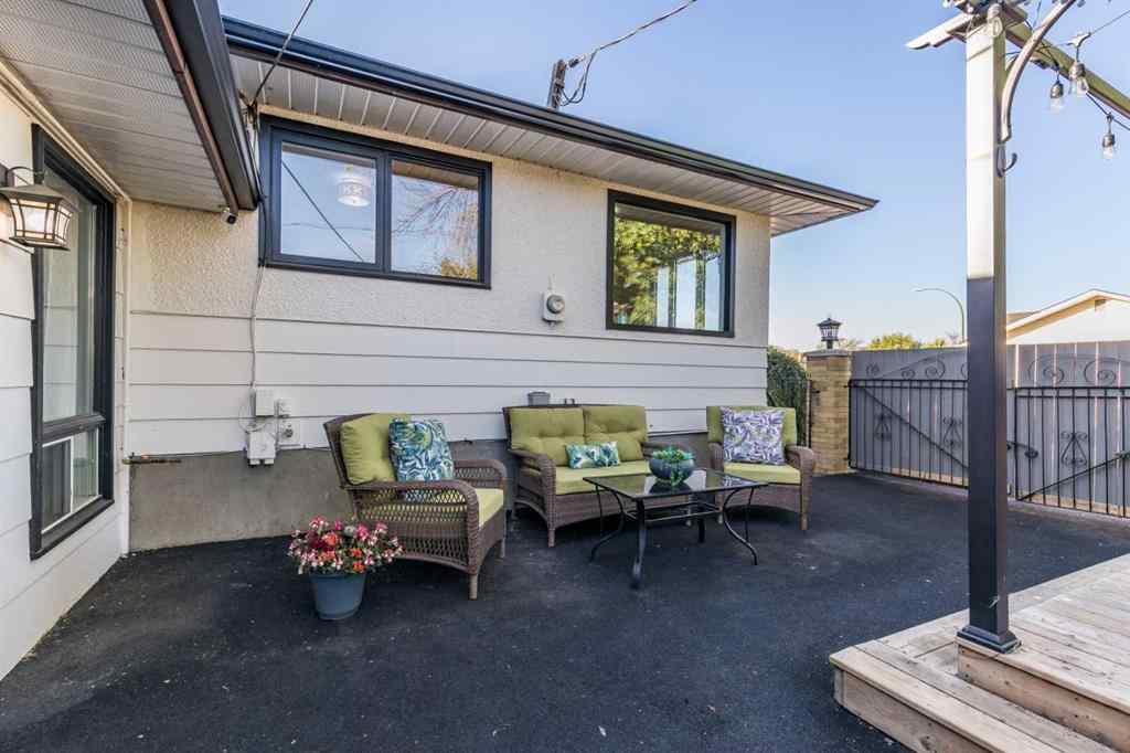 MLS® A2259084 - 1499 10 Avenue NE in Northeast Crescent Heights Medicine Hat, Residential