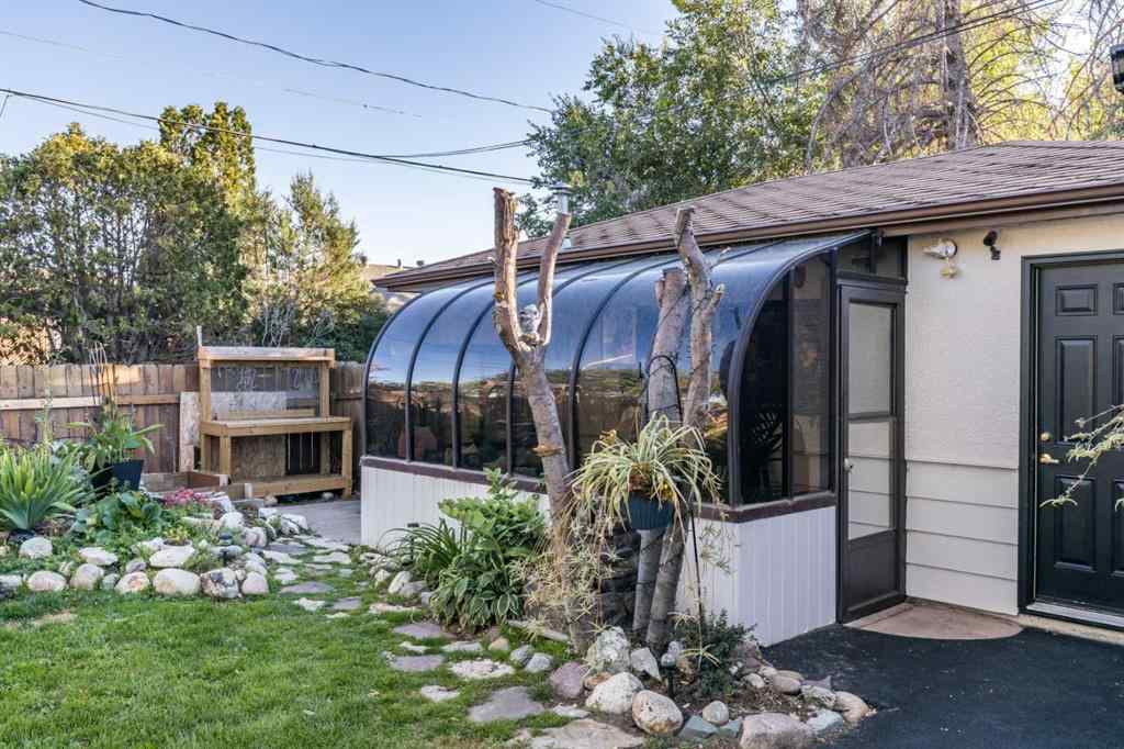 MLS® A2259084 - 1499 10 Avenue NE in Northeast Crescent Heights Medicine Hat, Residential