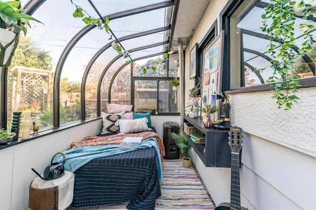 MLS® A2259084 - 1499 10 Avenue NE in Northeast Crescent Heights Medicine Hat, Residential