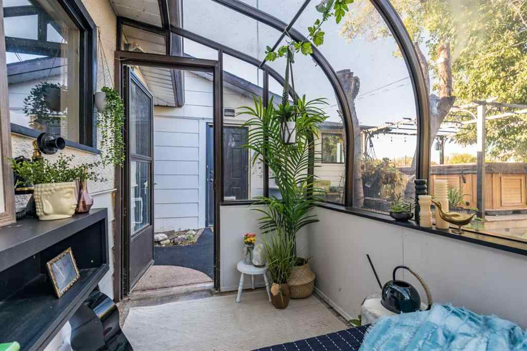 MLS® A2259084 - 1499 10 Avenue NE in Northeast Crescent Heights Medicine Hat, Residential