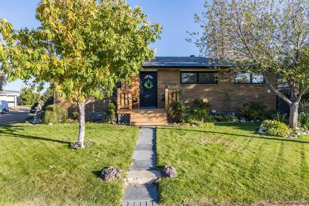 MLS® A2259084 - 1499 10 Avenue NE in Northeast Crescent Heights Medicine Hat, Residential