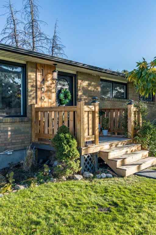 MLS® A2259084 - 1499 10 Avenue NE in Northeast Crescent Heights Medicine Hat, Residential