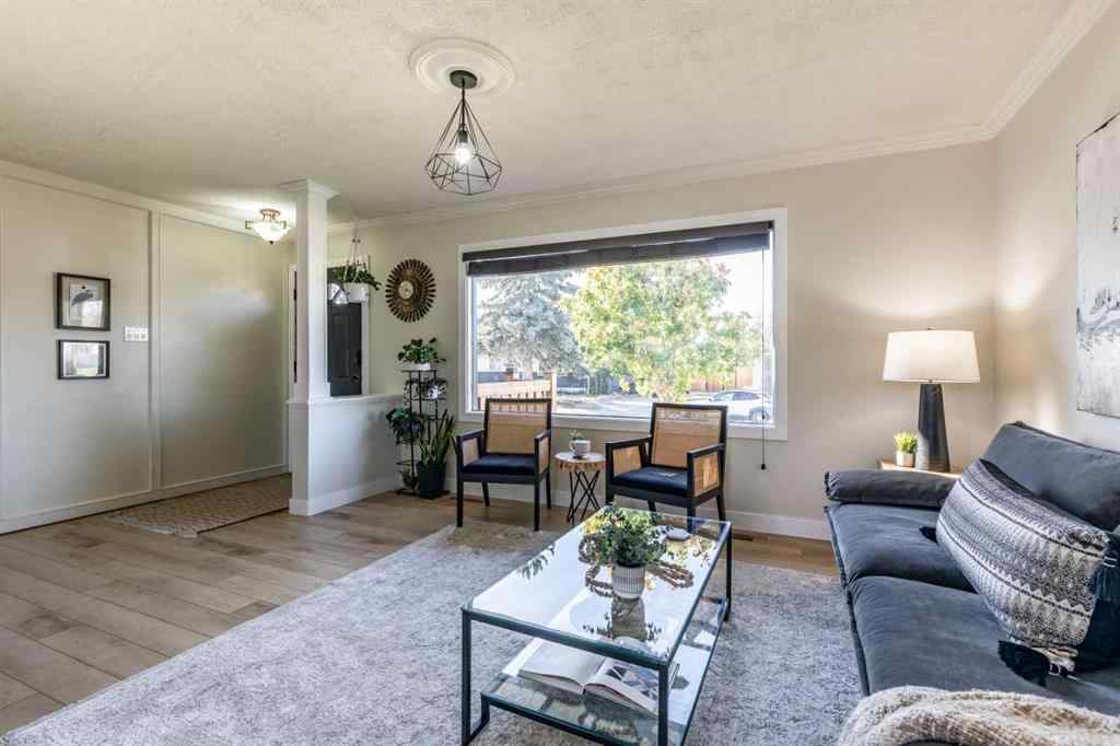 MLS® A2259084 - 1499 10 Avenue NE in Northeast Crescent Heights Medicine Hat, Residential