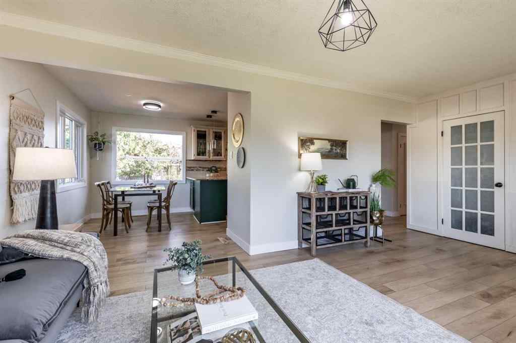 MLS® A2259084 - 1499 10 Avenue NE in Northeast Crescent Heights Medicine Hat, Residential