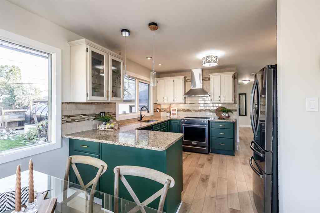 MLS® A2259084 - 1499 10 Avenue NE in Northeast Crescent Heights Medicine Hat, Residential