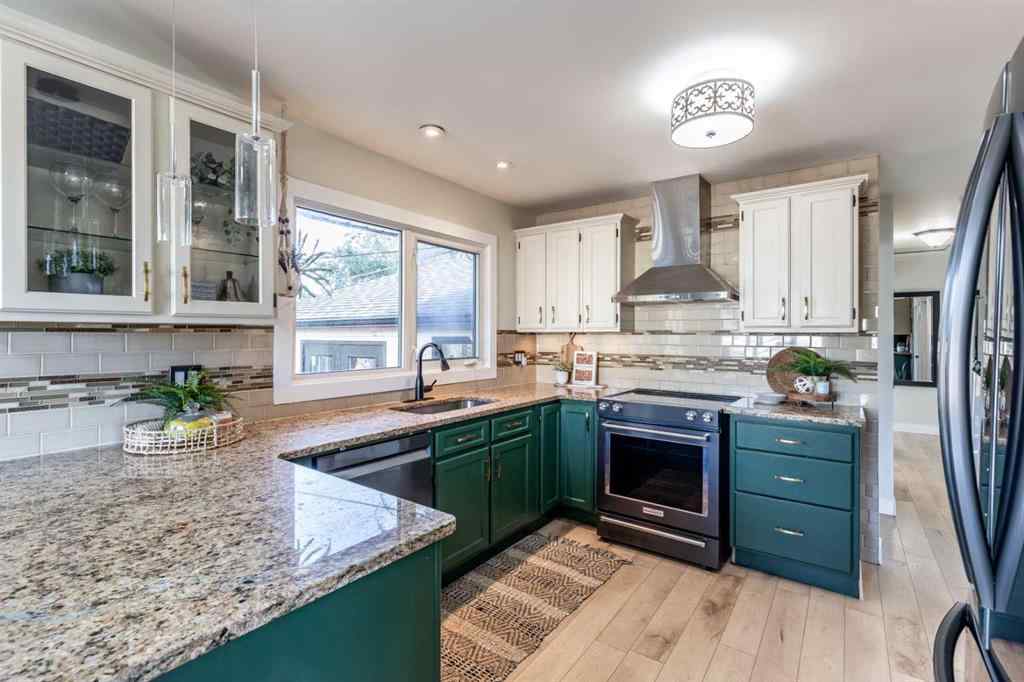 MLS® A2259084 - 1499 10 Avenue NE in Northeast Crescent Heights Medicine Hat, Residential