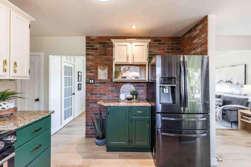 MLS® A2259084 - 1499 10 Avenue NE in Northeast Crescent Heights Medicine Hat, Residential