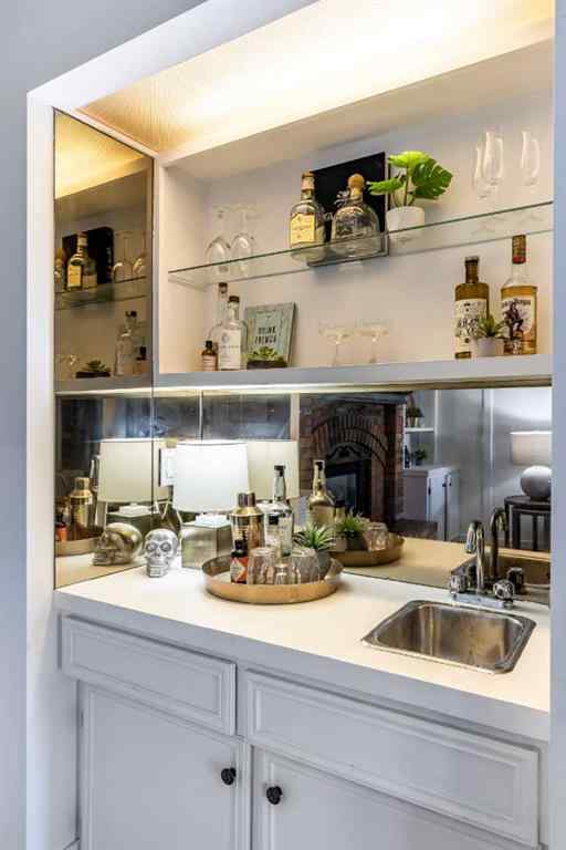 MLS® A2259084 - 1499 10 Avenue NE in Northeast Crescent Heights Medicine Hat, Residential