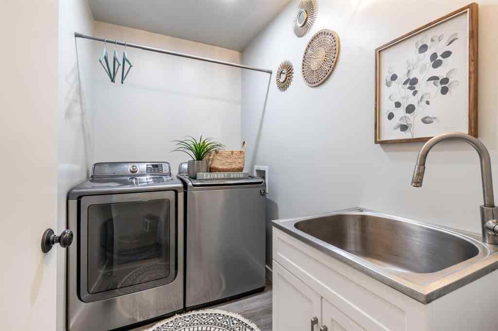 MLS® A2259084 - 1499 10 Avenue NE in Northeast Crescent Heights Medicine Hat, Residential