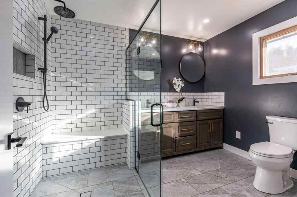 MLS® A2259084 - 1499 10 Avenue NE in Northeast Crescent Heights Medicine Hat, Residential