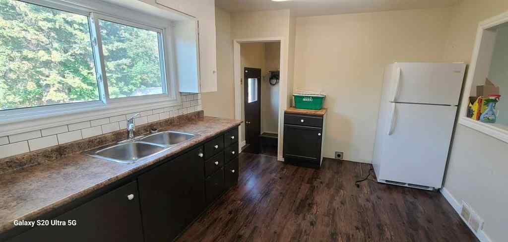 MLS® A2259094 - 5006 53 Street  in Downtown Sylvan Lake, Residential