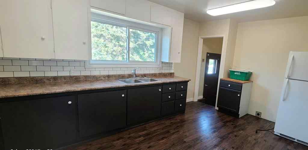 MLS® A2259094 - 5006 53 Street  in Downtown Sylvan Lake, Residential