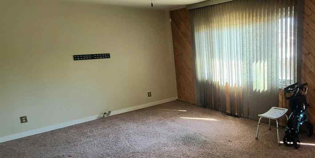 MLS® A2259094 - 5006 53 Street  in Downtown Sylvan Lake, Residential