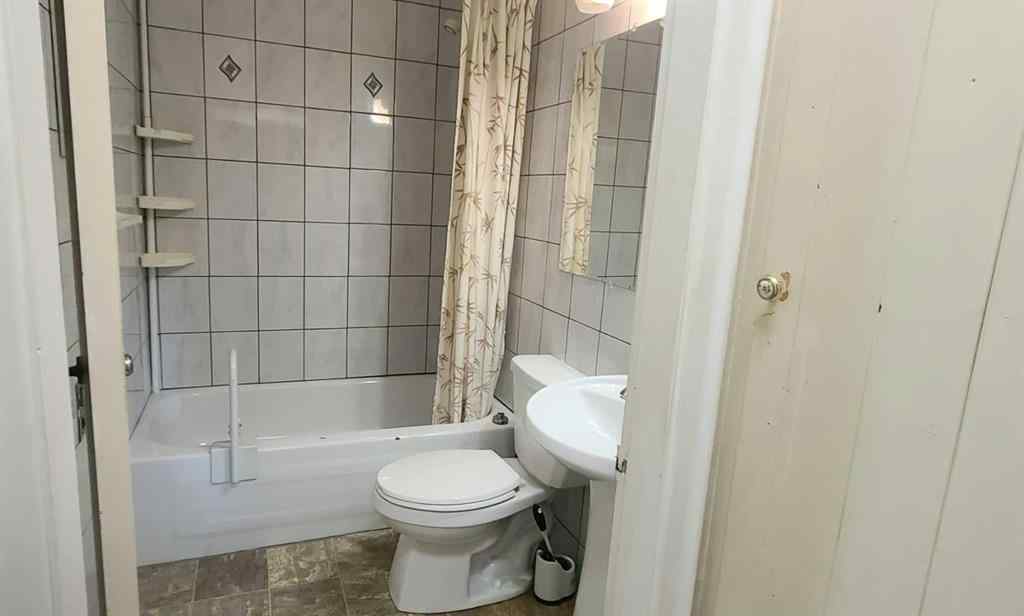 MLS® A2259094 - 5006 53 Street  in Downtown Sylvan Lake, Residential