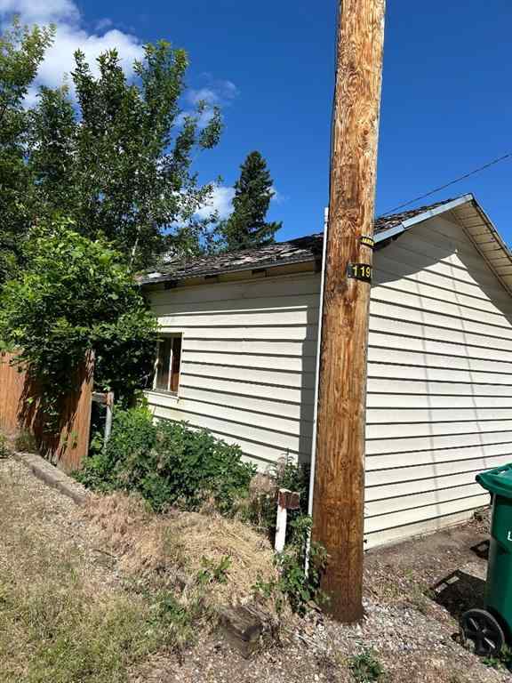 MLS® A2259117 - 625 14 Street S in Victoria Park Lethbridge, Residential