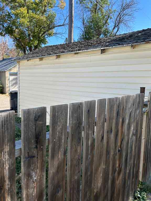 MLS® A2259117 - 625 14 Street S in Victoria Park Lethbridge, Residential