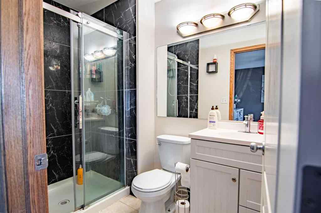 MLS® A2259122 - 5836 Park Street  in Panorama Estates Blackfalds, Residential