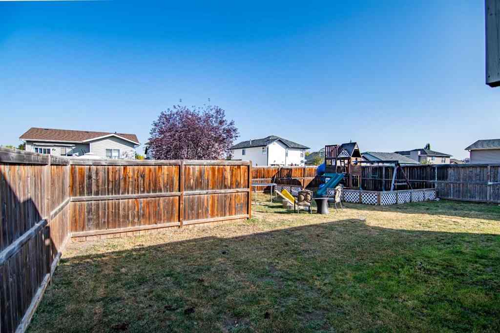 MLS® A2259122 - 5836 Park Street  in Panorama Estates Blackfalds, Residential
