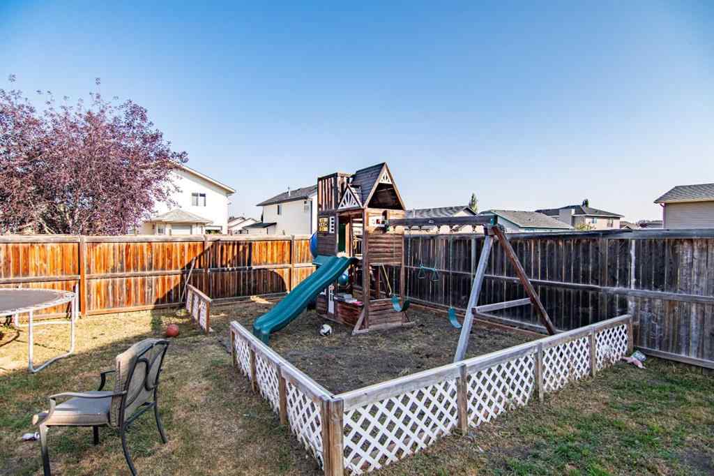 MLS® A2259122 - 5836 Park Street  in Panorama Estates Blackfalds, Residential