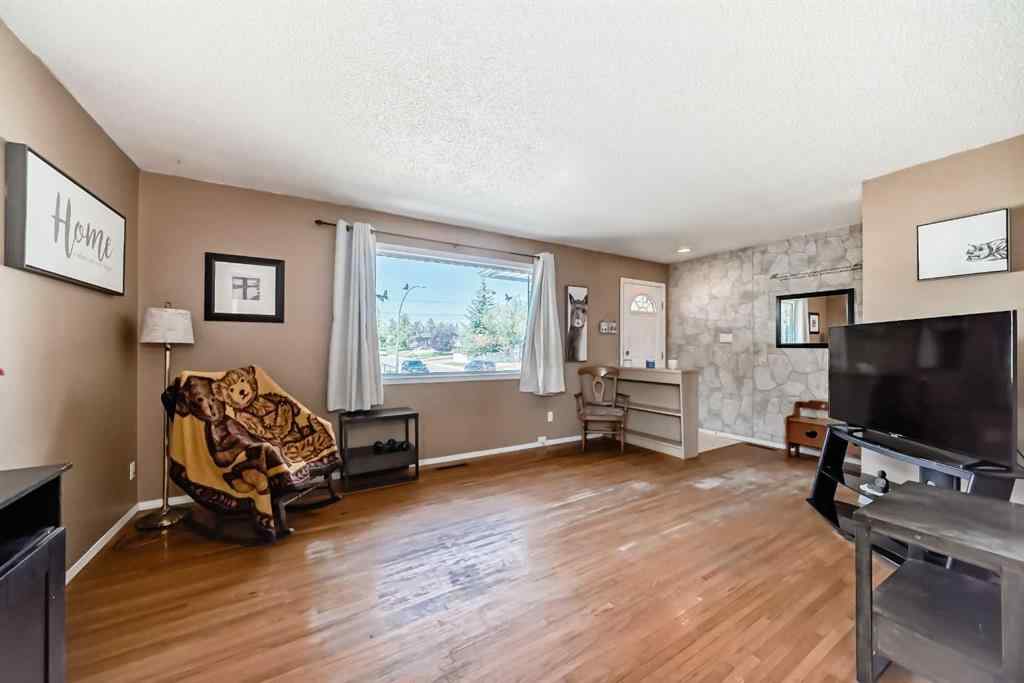MLS® A2259131 - 2107 Munro Drive NE in Mayland Heights Calgary, Residential