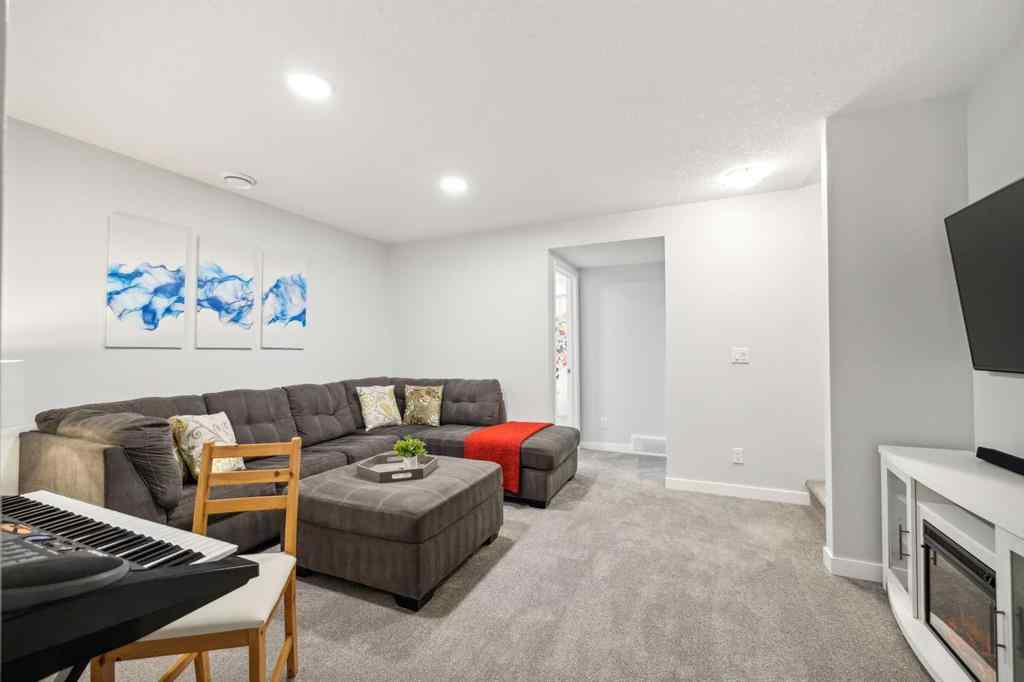 MLS® A2259148 - 404 Kingsmere Way SE in Kings Heights Airdrie, Residential