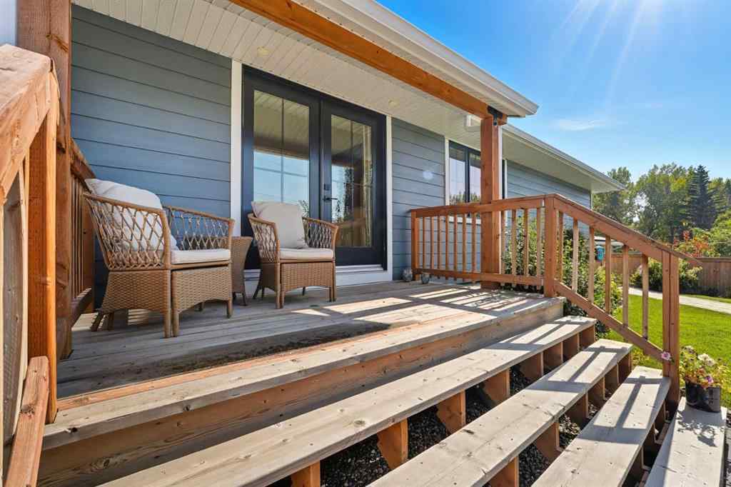 MLS® A2259149 - 7 Roselake Street NW in Rosemont Calgary, Residential