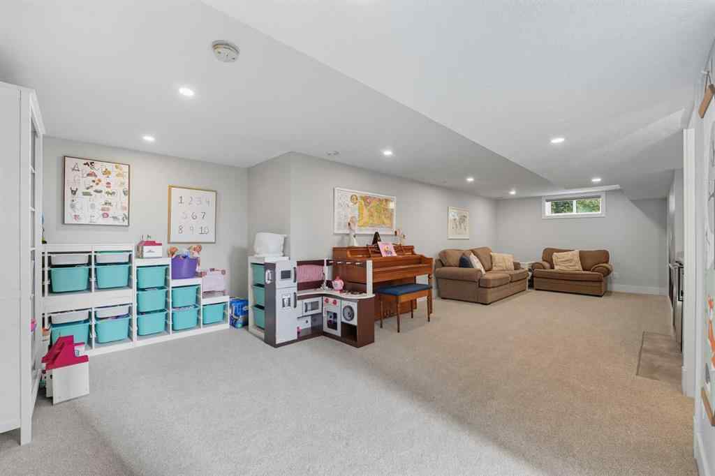 MLS® A2259149 - 7 Roselake Street NW in Rosemont Calgary, Residential